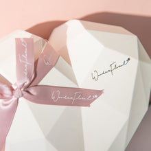 Load image into Gallery viewer, Small Heart Box, Preserved Roses
